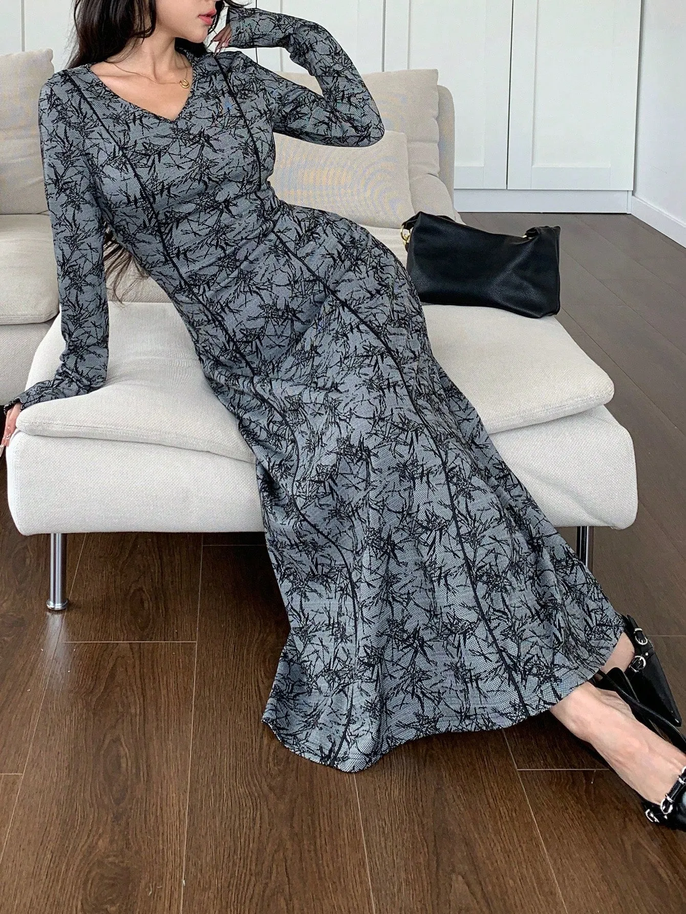 Mulvari Women's Elegant Allover Print V-Neck Flare Hem Arabic Dress